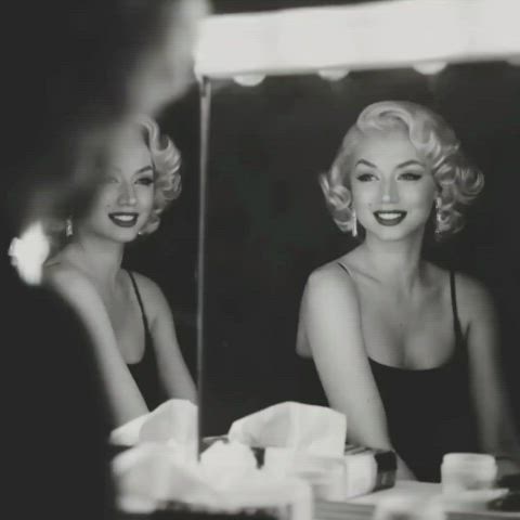 Ana de Armas blondie Cleavage Lips Porn GIF