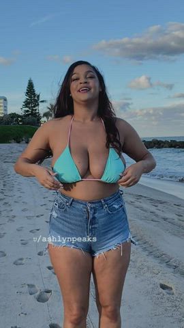 Amateur monstrous tits boobies Bouncing titties Camgirl black MILF Smile tits Porn GIF