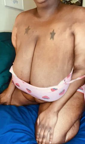 Areolas BBW huge boobies Bouncing Bouncing breasts Chubby ebony large melons Porn GIF