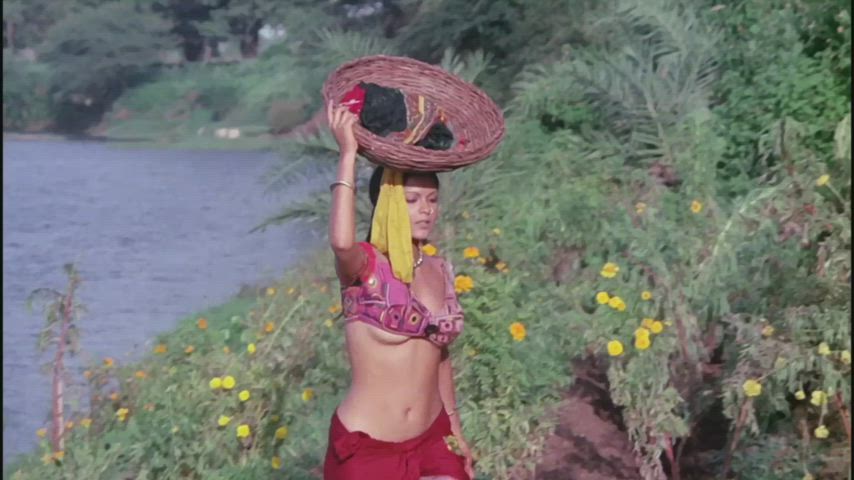 Bollywood Cleavage Seduction Porn GIF