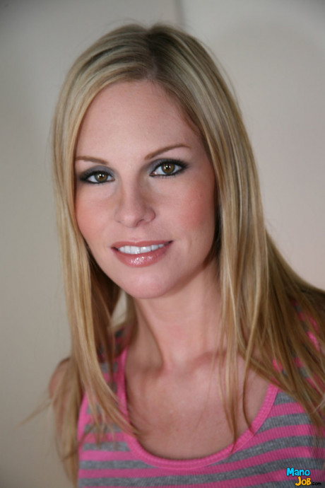 Hot Milf Aimee Addison Gets Totally Naked Before Giving A Handjob Room